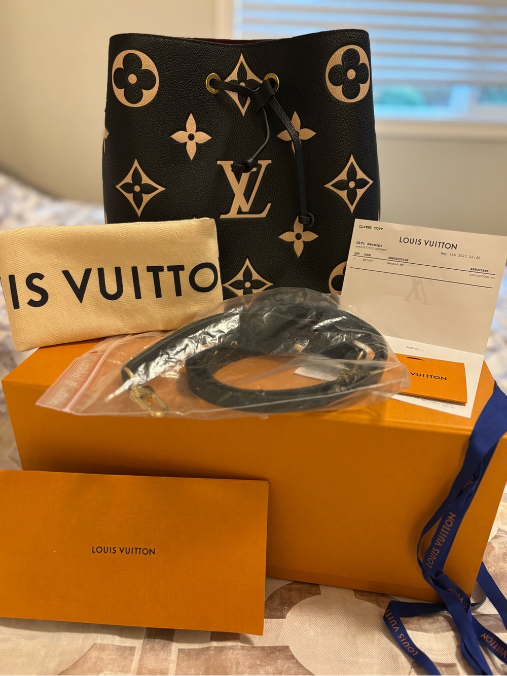 Louis Vuitton NeoNoe MM without insert pouch. Bag only.